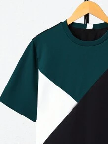 SHEIN Teen Boys Casual Tri-Color Patchwork T-Shirt With Solid Color Drawstring Pocket Shorts Set
