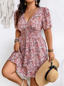 SHEIN Frenchy Plus size casual vakantie ditsy gebloemde Hawaiiaanse jurk met verzamelde taille en a-lijn zoom