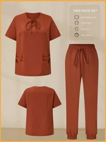 SHEIN TaskFit Conjunto de uniforme de verano de talla grande con parte superior de manga corta con bolsillo y cuello con lazo en unicolor, y pantalones con cordón, Uniforme y ropa de trabajo de talla grande - Rojo - Ver 1