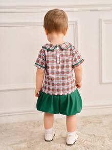SHEIN Conjunto de 2 piezas de camisa a cuadros y shorts de estilo universitario retro para niños pequeños con cuello volteado, atuendo de primavera y verano para regreso a la escuela
