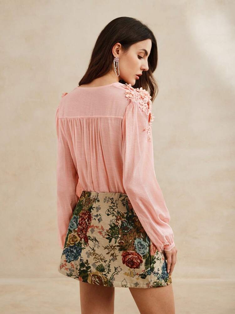 Primavera/Estate Romantica Blusa in chiffon leggero a maniche lunghe con fiori ricamati in 3D stile francese V-Neck confortevole per le donne