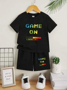SHEIN Kaos Anak Laki-Laki Leher Bulat Lengan Pendek Hitam dengan Cetak Digital & Celana Pendek Merah 2pcs/Set, Pakaian Seragam Ayah dan Anak (2 Set Dijual Terpisah) - Hitam - View 3