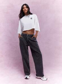 MISSGUIDED 街头刺绣徽标落肩宽松短款 T 恤 - 白色 - 查看 4