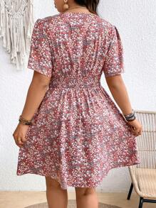 SHEIN Frenchy Plus size casual vakantie ditsy gebloemde Hawaiiaanse jurk met verzamelde taille en a-lijn zoom