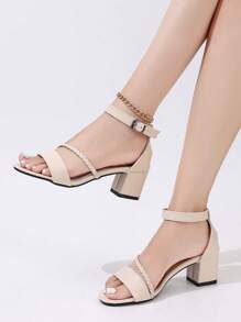 女士米色真皮6厘米粗跟性感露趾绑带凉鞋，时尚通勤之选。
