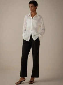 Aveloria Modichic Elegantes, langärmeliges Hemd mit umklappbarem Kragen und zufälligem, dreidimensional strukturiertem Jacquard-Muster