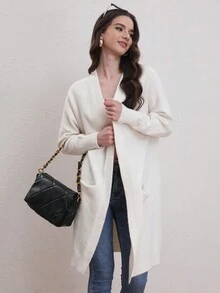 Locker sitzender Cardigan mit Raglan Ärmeln und mittlerer Länge. - Weiss - Übersicht 3