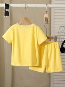 Conjunto de 2 piezas informal para niños pequeños, camisa de manga corta con estampado de coche de dibujos animados y pantalón de longitud media, conjunto de moda - Amarillo - Ver 2