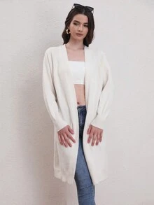 Locker sitzender Cardigan mit Raglan Ärmeln und mittlerer Länge. - Weiss - Übersicht 8