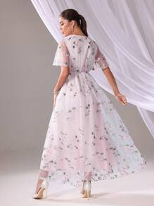 SHEIN Belle فستان عروس الأطفال برقبة V والنمط الزهري من الشبكة للعرائس