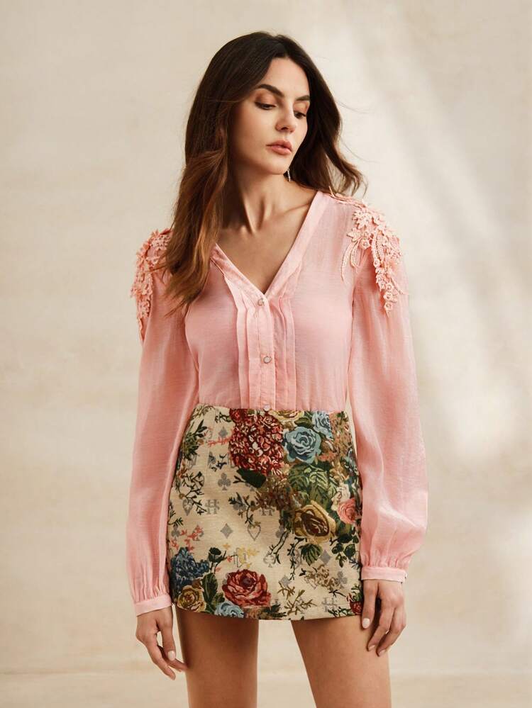 Primavera/Estate Romantica Blusa in chiffon leggero a maniche lunghe con fiori ricamati in 3D stile francese V-Neck confortevole per le donne