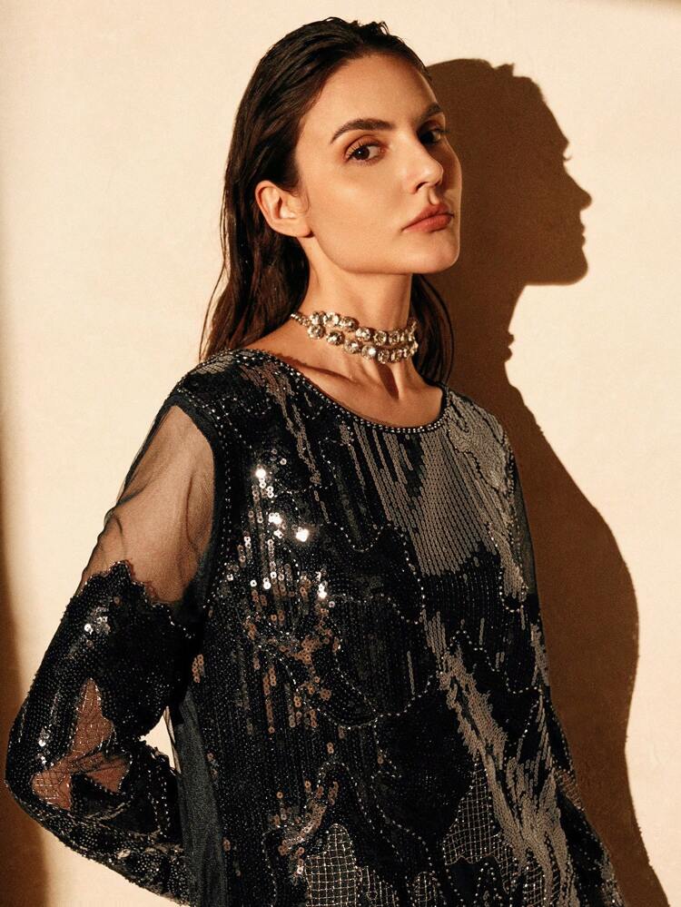 Mini vestido preto com miçangas