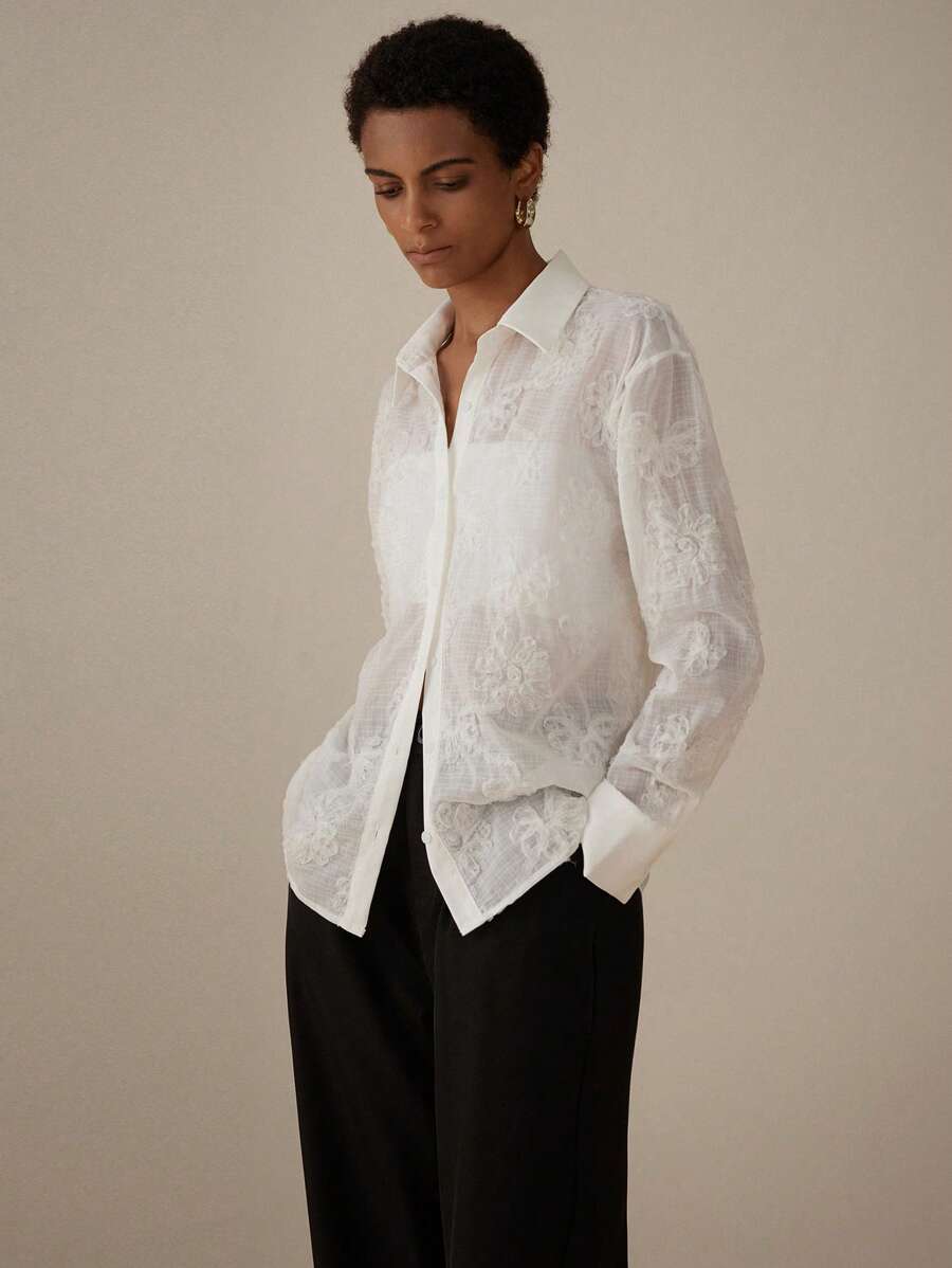 Aveloria Modichic Elegantes, langärmeliges Hemd mit umklappbarem Kragen und zufälligem, dreidimensional strukturiertem Jacquard-Muster