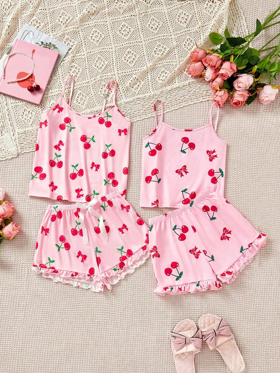 SHEIN Conjunto de pijama para verano de niña adolescente con camisola estampada de cerezas y pantalones cortos con volantes - Rosa - Ver 1