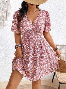 SHEIN Frenchy Plus size casual vakantie ditsy gebloemde Hawaiiaanse jurk met verzamelde taille en a-lijn zoom