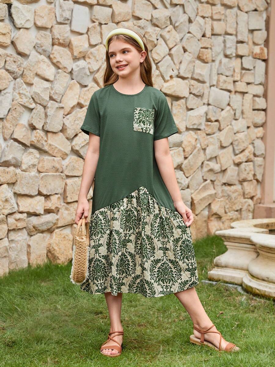 少女寬鬆休閒圓領拼接短袖連衣裙