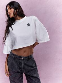 MISSGUIDED 街头刺绣徽标落肩宽松短款 T 恤 - 白色 - 查看 1