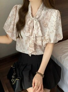 FRIFUL 女士休闲花卉印花系带短款泡泡袖衬衫，适合度假、返校服装 - 棕色 - 查看 2