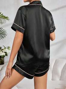SHEIN Conjunto de pijama de 2 piezas de top de manga corta y pantalones cortos de unicolor de imitación de seda - Negro - Ver 2