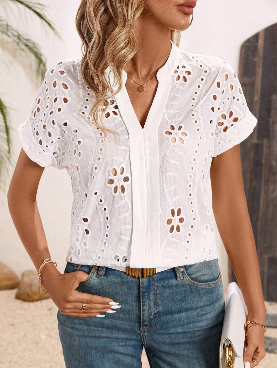 SHEIN Clasi Camisa de manga corta de tela texturizada para mujer con pliegue delantero en el medio y bordado soluble en agua - Blanco - Ver 1