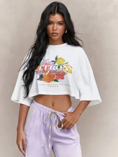 MISSGUIDED Locker geschnittenes, kurzes T-Shirt mit Blumen- und Fruchtdruck