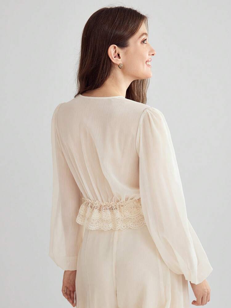 Camisa feminina com decote em V de cor sólida e detalhes em renda nas mangas longas, verão