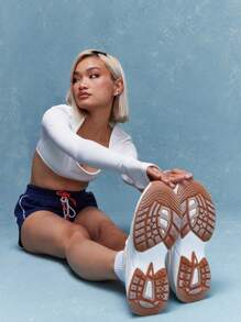 MISSGUIDED Rave Back Logo Label Thumb Hole Long Sleeve Crop Fitted Top - White - View 5