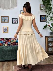 Flirla Conjunto de 2 piezas de moda festiva de talla grande: Top con volante en el dobladillo y detalle de torsión en la parte delantera en unicolor con Falda larga abullonada y plisada.