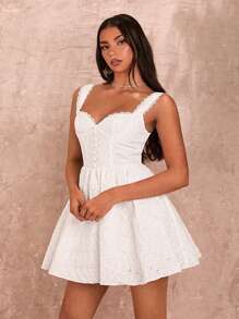 SHEIN BAE 夏日沙灘假期和浪漫約會性感甜美鄉村風格胸墊純色褶皺胸部刺繡蕾絲邊細肩帶白色裙子 - 白色 - 查看 7