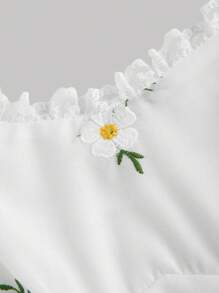 SHEIN MOD 刺繡花卉假日連衣裙，有褶皺肩帶和蕾絲設計，適用於夏日或沙灘、早午餐、婚禮/派對、波西米亞風格 - 白色 - 查看 3