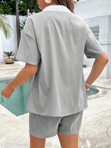SHEIN Conjunto de 2 piezas de camiseta de manga corta y pantalones cortos con rayas y estampados sencillos para uso diario para mujeres embarazadas - Negro - Ver 3