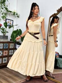 Flirla Conjunto de 2 piezas de moda festiva de talla grande: Top con volante en el dobladillo y detalle de torsión en la parte delantera en unicolor con Falda larga abullonada y plisada.