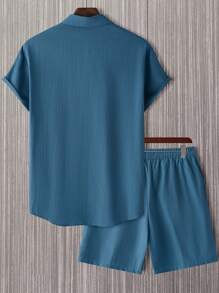 Manfinity Homme 男士夏季休閒純色短袖襯衫和短褲套裝 - 水鴨藍 - 查看 2
