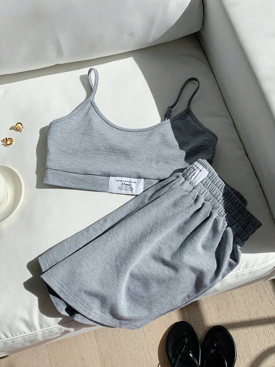 SHEIN EZwear Bộ áo ba lỗ dệt kim màu xám và quần đùi thun có miếng vá, trang phục thể thao mùa hè - Xám - Xem 1