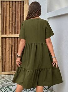 EMERY ROSE Plus Size Solid Color V-Neck Notch Ruffled Hemline Short Sleeve Summer Dress - Army Green - View 2