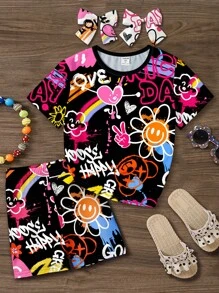 SHEIN 2pcs/Set Summer Casual Graffiti Print Short Sleeve T-Shirt And Shorts With Bears, Flowers, Hearts Design, Suitable For Young Girls