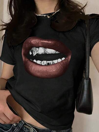 SHEIN EZwear Women Casual Round Neck Lip Print Short Sleeve Fitted T-Shirt, Suitable For Summer