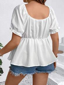 Calvaya Camisa de manga corta con cuello en forma de corazón y estampado gráfico para tallas grandes, casual para el verano