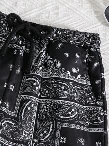 SHEIN 年輕男孩夏季經典巴黎圖案設計時尚休閑短褲，舒適多用途服飾適合戶外活動、假期、街頭風格和派對。 - 彩色 - 查看 4