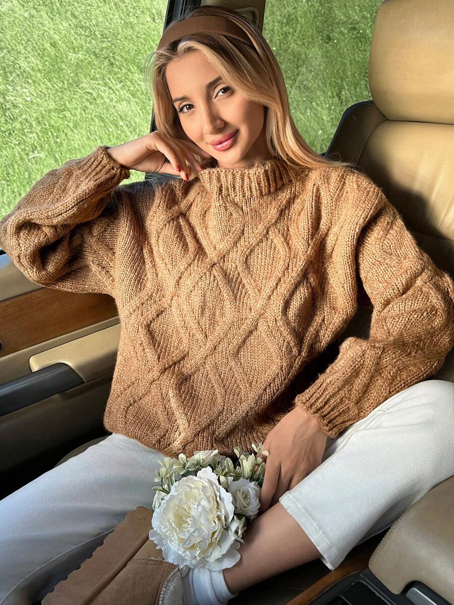 EURMUSE كنزة صوفية نسائية سميكة بعنق مفتوح (تيرتلنك) بأكتاف بارزة - بني - مشاهدة 1