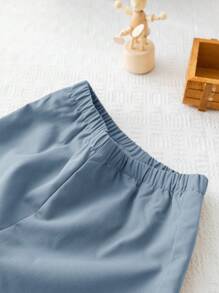 SHEIN Set di 2 pezzi per Bambino/bambina: Maglietta a manica corta con stampa retrò Soft Comfort e Pantaloncini a tinta unita. Progettati per abbigliamento versatile, comodo, alla moda e confortevole adatto all'accademia e al tempo libero - Blu - Visualizzare 10