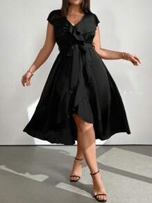 SHEIN Clasi Vestido largo de fiesta de talla grande con cuello en V, detalle de volantes y unicolor para mujer - Negro - Ver 2