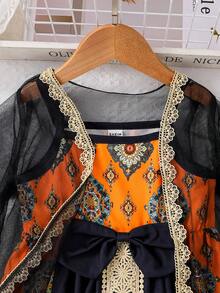 SHEIN 寶寶女孩夏季花卉印花裙，蝴蝶結裝飾和可愛肩帶 - 彩色 - 查看 3