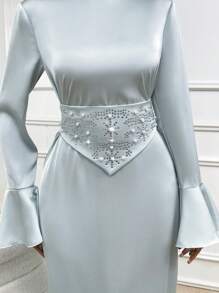 Al Najma 女士优雅长款朴素连衣裙，腰部饰有水钻和饰钉，立领和喇叭袖，春夏 - 綠色 - 查看 7