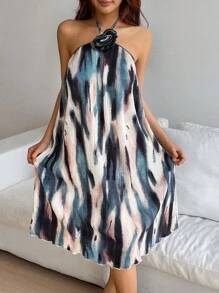 SHEIN Unity Vestido de verano midi sin espalda con estampado tie-dye y flor 3D en el cuello halter - Multicolor - Ver 6