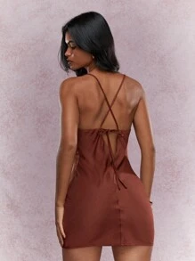 MISSGUIDED 音乐节缎面垂坠领露背吊带迷你连衣裙可爱太阳裙 - 棕色 - 查看 2