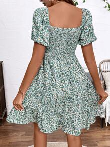 SHEIN Holidaya Vestido casual de flores pequeñas para vacaciones con mangas abullonadas y cintura ajustada - Multicolor - Ver 2