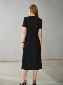 MOTF PREMIUM CLASSY SLIM-FIT CONTRAST PLEATED DRESS - Black and White - View 8