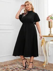 Modelyn Plus Bell Sleeve Floral Embroidered Belted Dress - Black - View 5