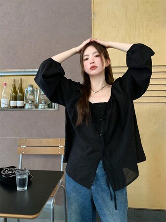 散身素色長袖襯衫，適合早秋職場或休閒穿搭